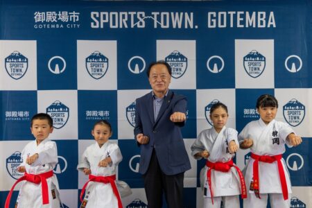 全少空手道選手権大会出場決定！泊親会御殿場ＳＫＣ所属の小学生４名が市長を表敬訪問！🥋