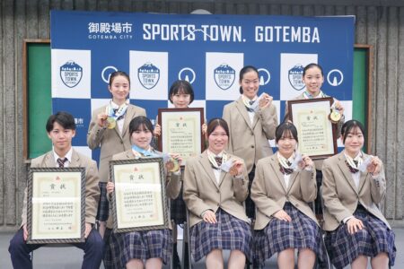 御殿場西高等学校空手道部、インターハイ・アジア大会で収めた優秀な成績を市長に報告🥋