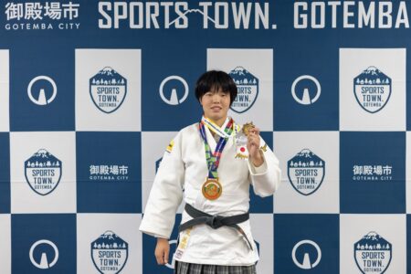 柔道・勝又美涼選手（御殿場市在住）、インターハイ個人優勝・世界大会団体優勝等を市長へ報告