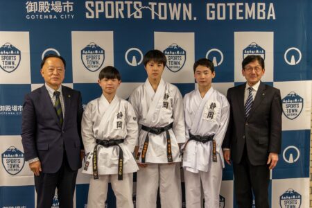 全国中学生空手道選抜大会出場決定!<br>日本空手協会 御殿場西支部の3選手が市長を表敬訪問🥋
