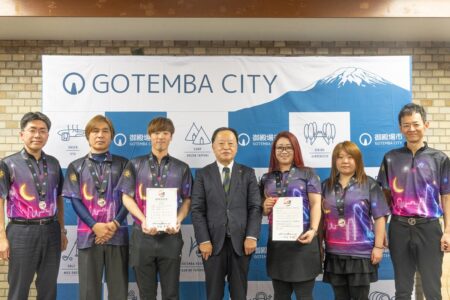 全日本クラブ対抗ボウリング選手権大会 第３位！<br>御殿場パークレーンズクラブの皆様が市長を表敬訪問！