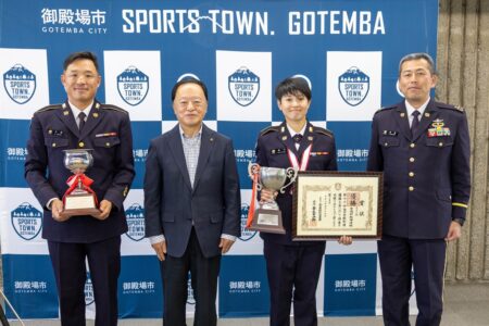滝ヶ原駐屯地銃剣道全日本大会で優勝！<br>滝ヶ原駐屯地の皆様が市長を表敬訪問しました！