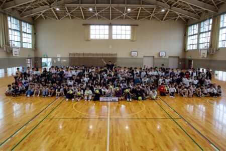 東レアローズ静岡から市内の小学校へ、スマイルボールが寄贈されました🏐