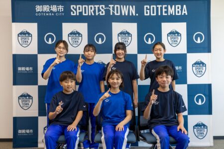 【市長表敬】イトマンスイミングスクール御殿場校の子どもたちが、 とびうお杯へ出場します！