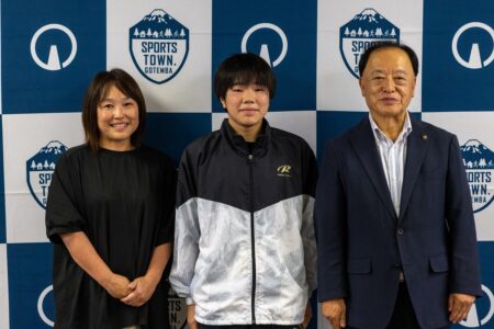 東海中学校総合体育大会水泳競技で優秀な成績を収めた市内の中学生が市長を表敬訪問しました🏊