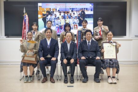 全国高校総体 女子団体組手 優勝 春夏連覇！<br> 御殿場西高校空手道部が市長表敬訪問しました