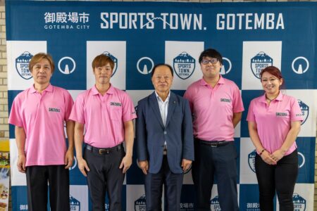 日本クラブ対抗選手権 全国第４位！ 御殿場パークレーンズクラブの皆様が市長を表敬訪問しました