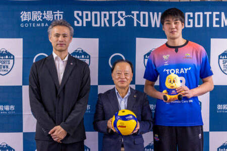 東レアローズ静岡の小林ＧＭと牧選手が市長を表敬訪問しました🏐